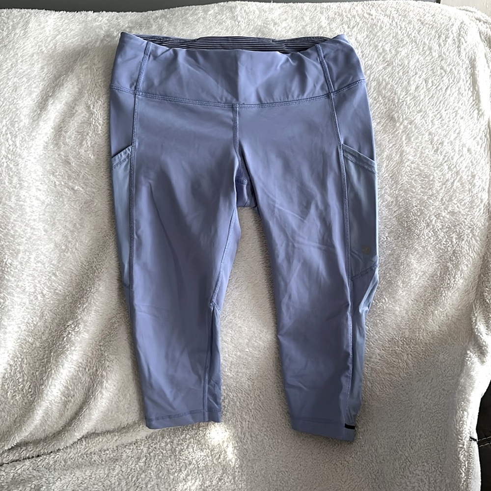 EUC lululemon cropped leggings